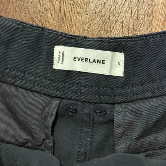 NWOT Everlane The Utility Short in Buttersoft In Graphite Size 6